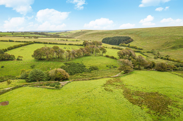 EOE FRONT FIELD TOWARDS STAG LODGE LOCATION HR ScaleWidthWzMwMDBd ScaleWidthWzI4ODBd