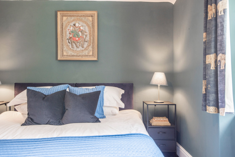 EOE BLUE BEDROOM 2 HR
