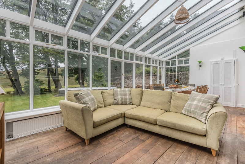 EOE CONSERVATORY 2 HR