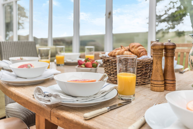 EOE CONSERVATORY BREAKFAST HR