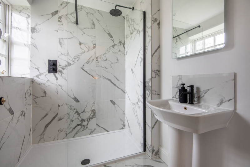 EOE GREEN BEDROOM EN SUITE