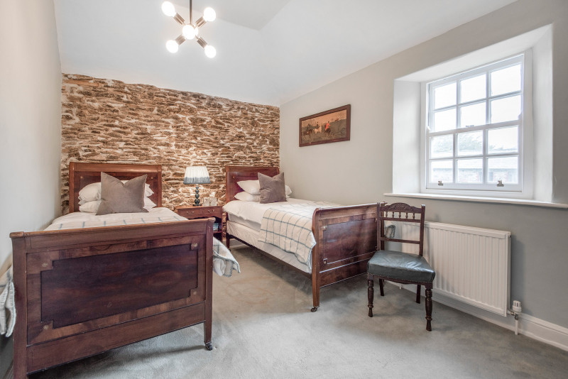 EOE GREEN BEDROOM HR